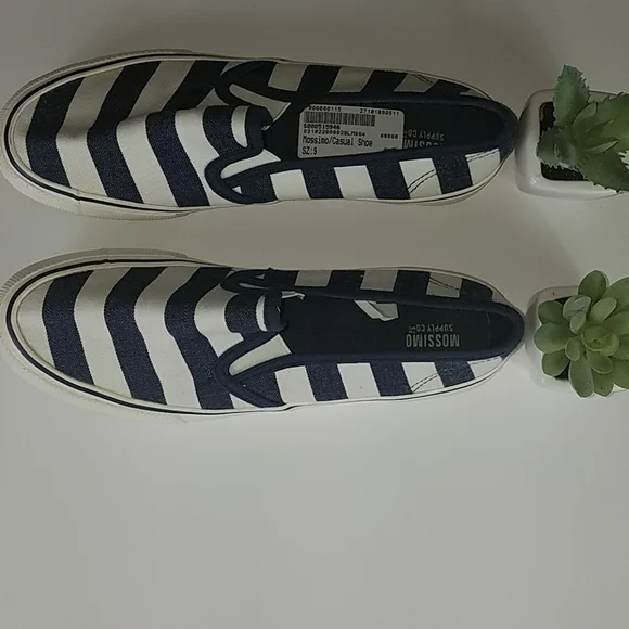 Mossimo, Navy and white casual shoes, size 9 - Picture 3 of 4
